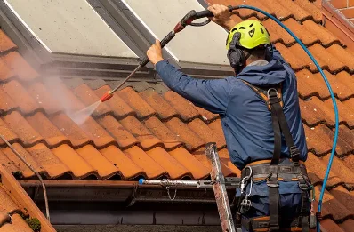 Démoussage et hydrofuge de toiture au Favril